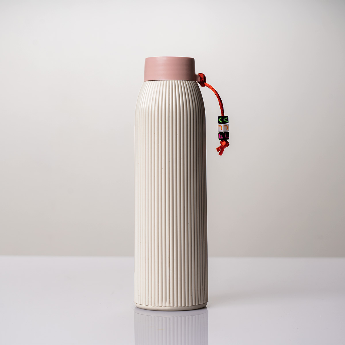 قمقمه آب سفید آویز دار شیشه ای