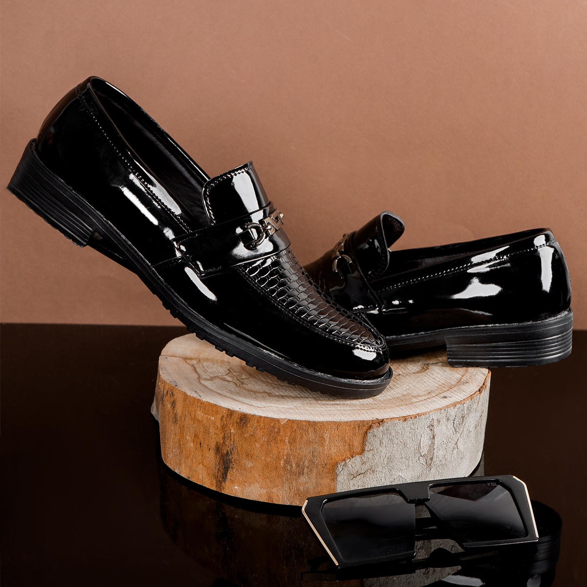 کفش رسمی ورنی سگک دار مردانه مدلGucci