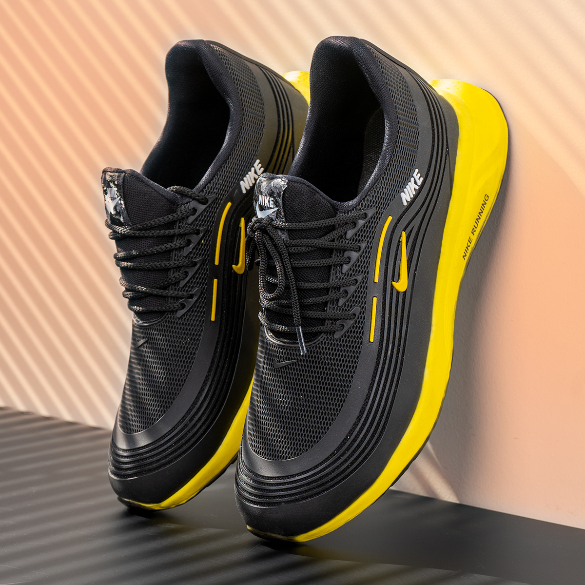 کفش ورزشی Nike مردانه مشکی زرد مدل Viliam