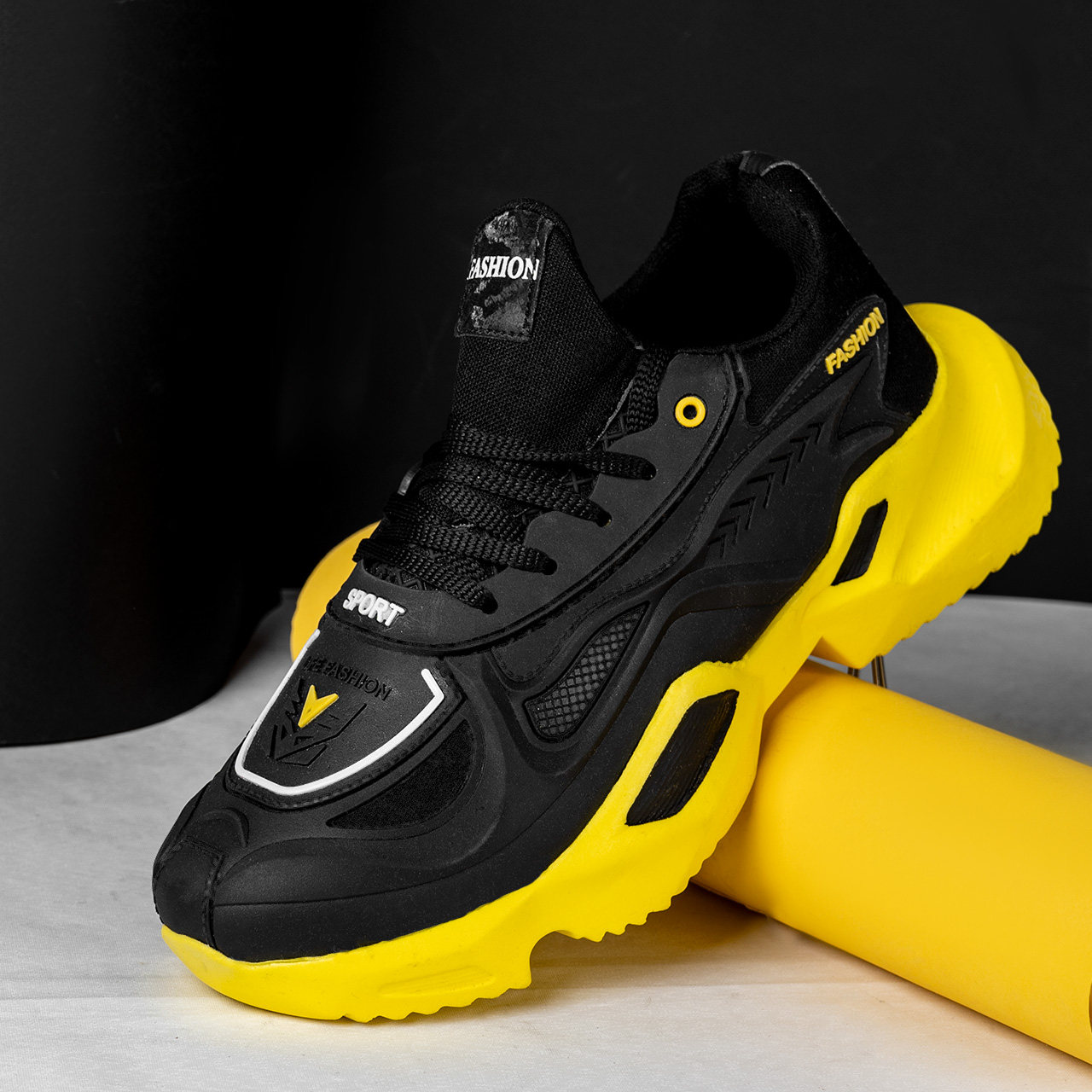 کفش ورزشی زرد مشکی مردانه مدل Y90