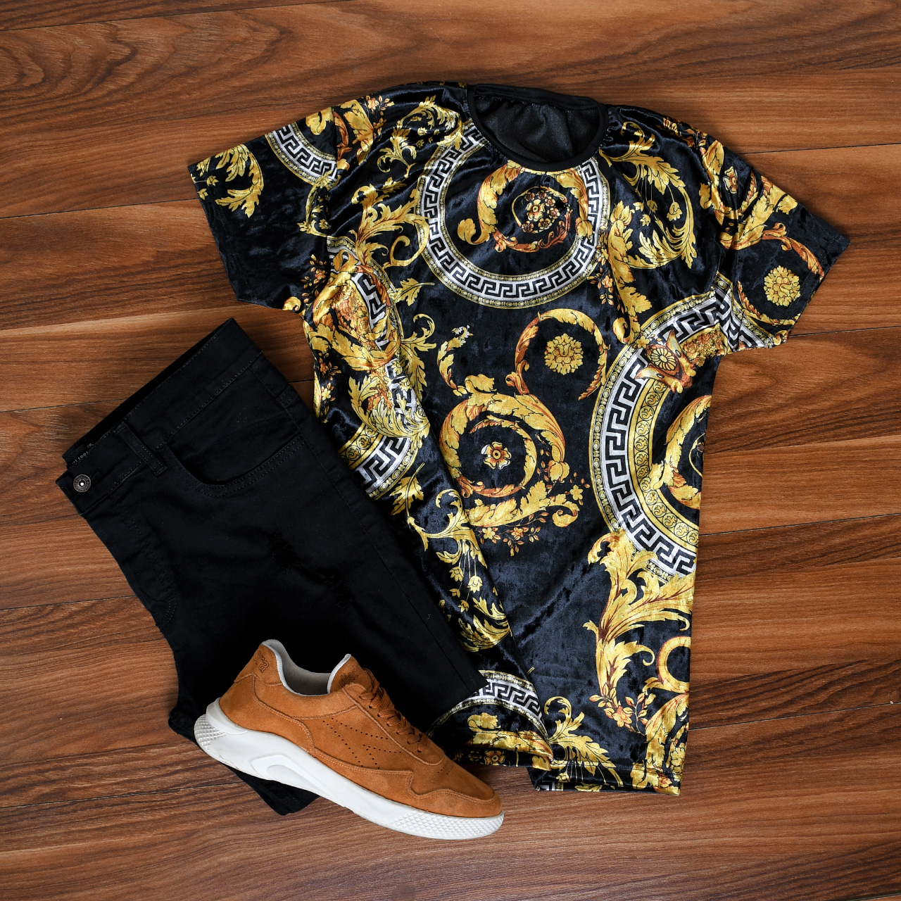 تیشرت مخمل مشکی طلایی ورساچه مردانه مدل 66