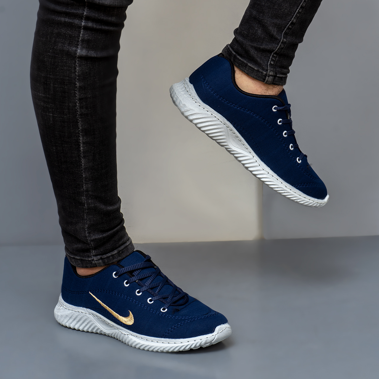 کفش ورزشی مردانه سرمه ای نایک زرد(T) مدل U7