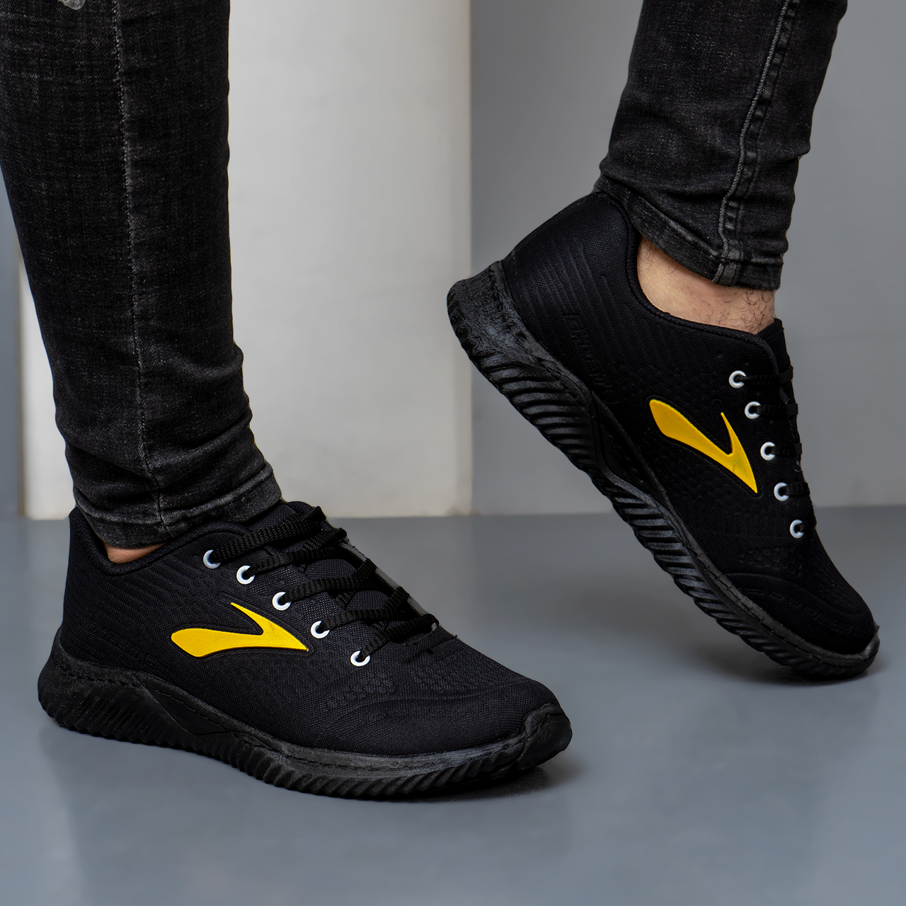 کفش ورزشی مردانه مشکی تیک زرد(T) مدل T7