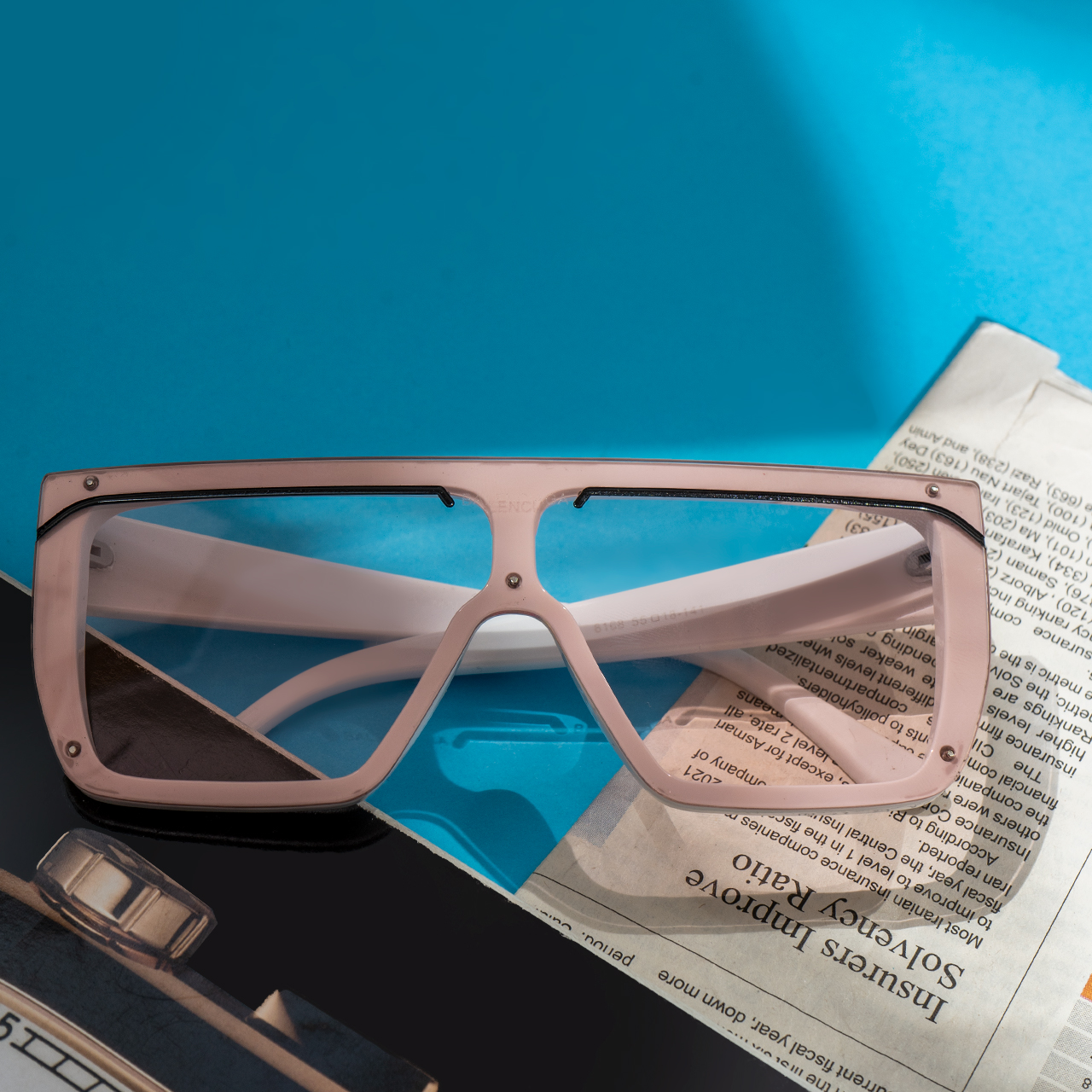 عینک آفتابی صورتی مدل balenciaga