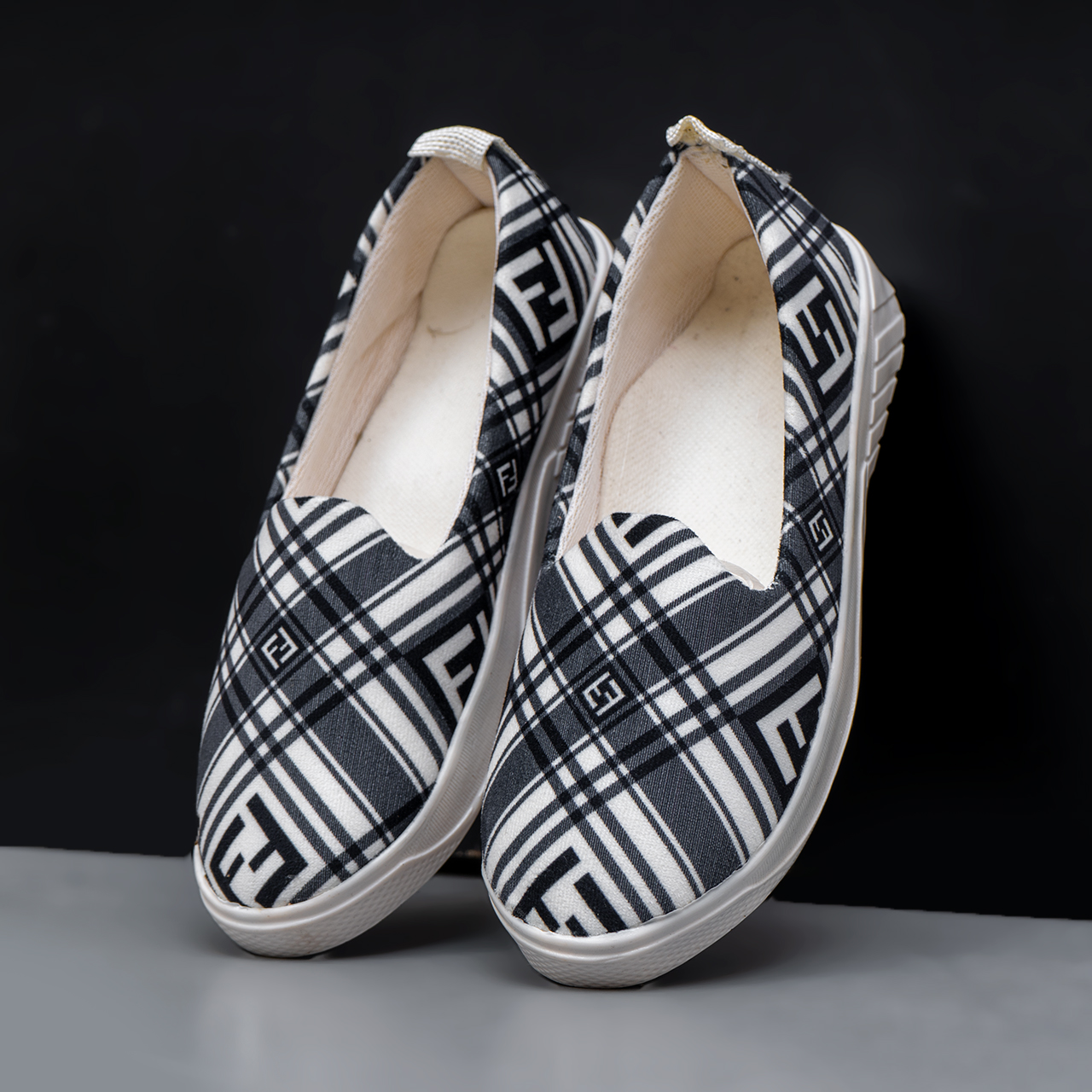 کفش تخت زنانه سفید مشکی مدل X268