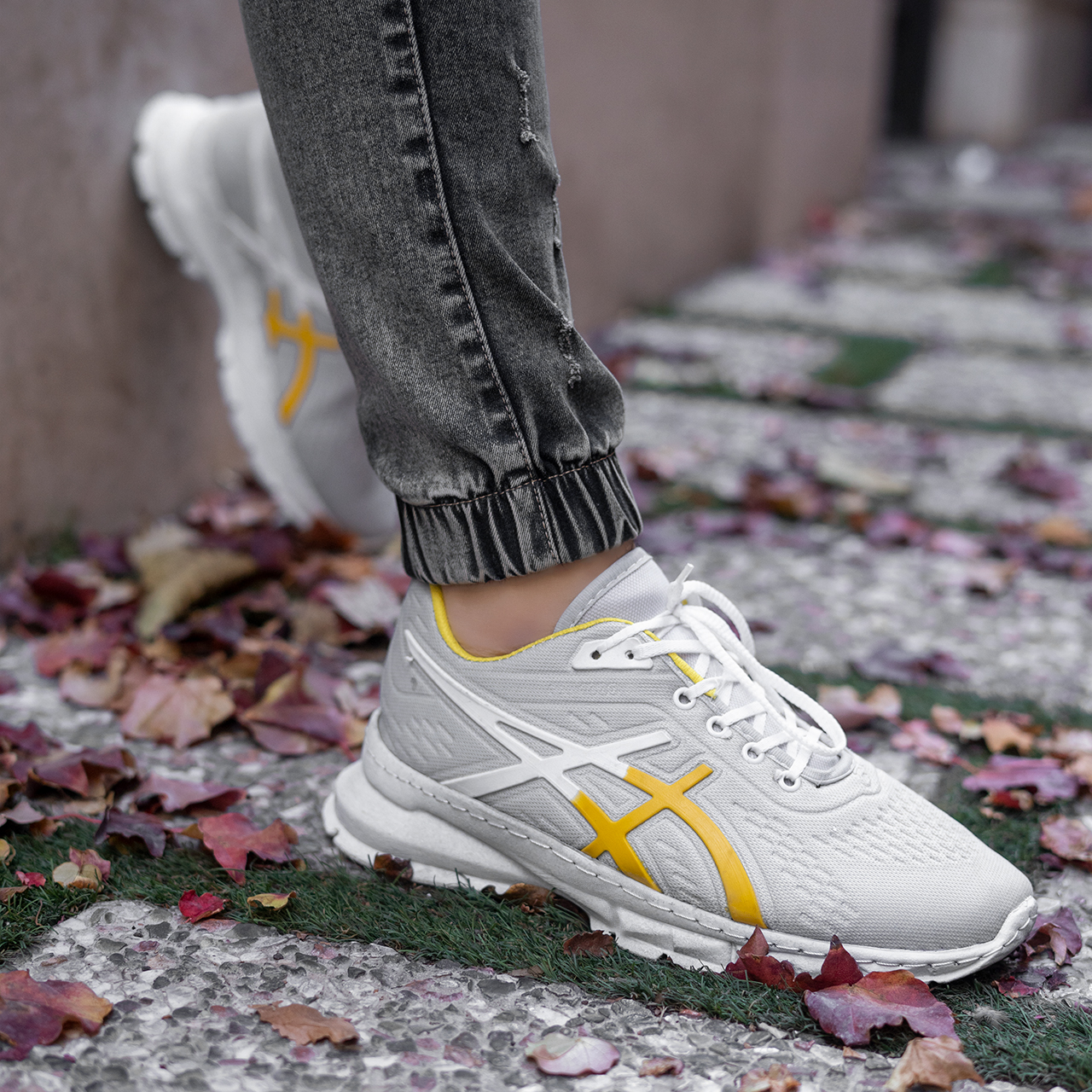 کفش ورزشی (T) Asics مردانه طوسی زرد مدل Nardin