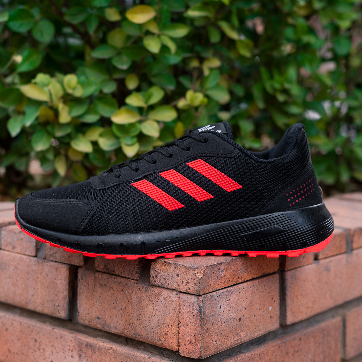 کفش ورزشی Adidas مردانه مشکی قرمز مدل Matikan