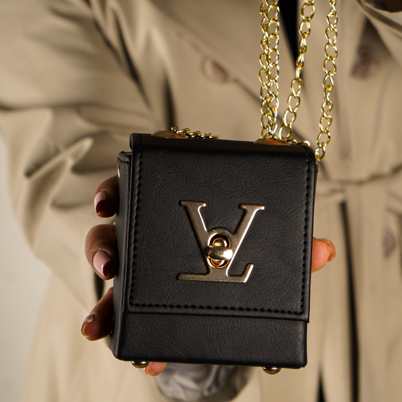 کیف پاسپورتی زنانه مشکی مدل Selena