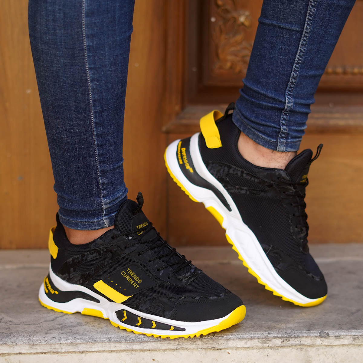 کفش ورزشی مردانه مشکی زردمدل Manil