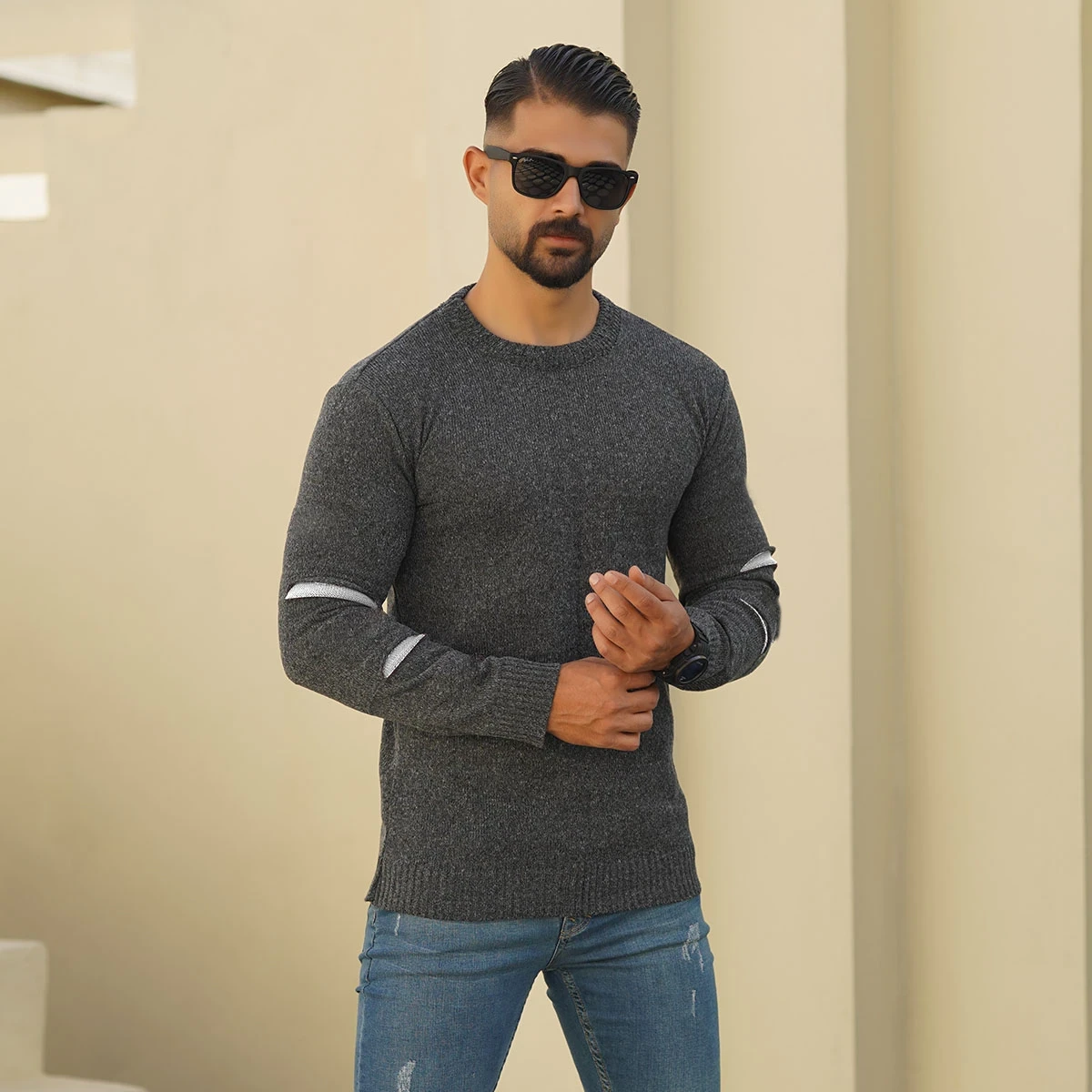 پلیور مردانه ذغالی زاپ سفید مدل solan