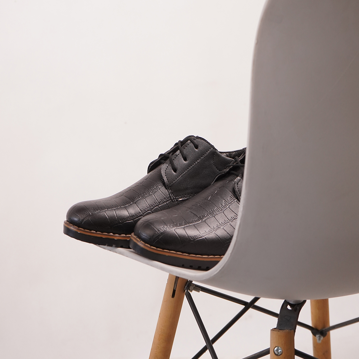 کفش رسمی مردانه مشکی سگکی طرح دارمدل D40