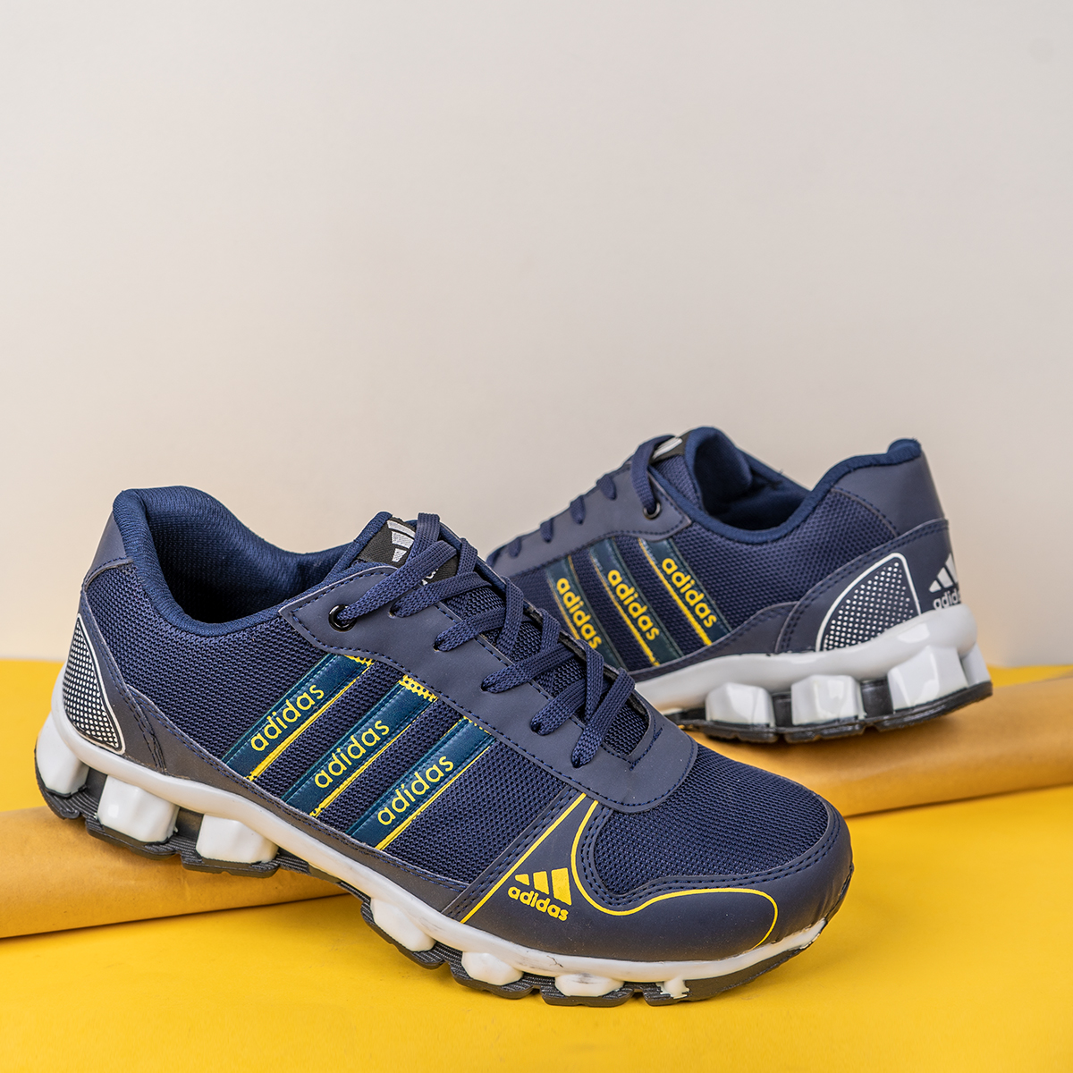 کفش ورزشی Adidas مردانه سرمه ای زرد مدل Artek