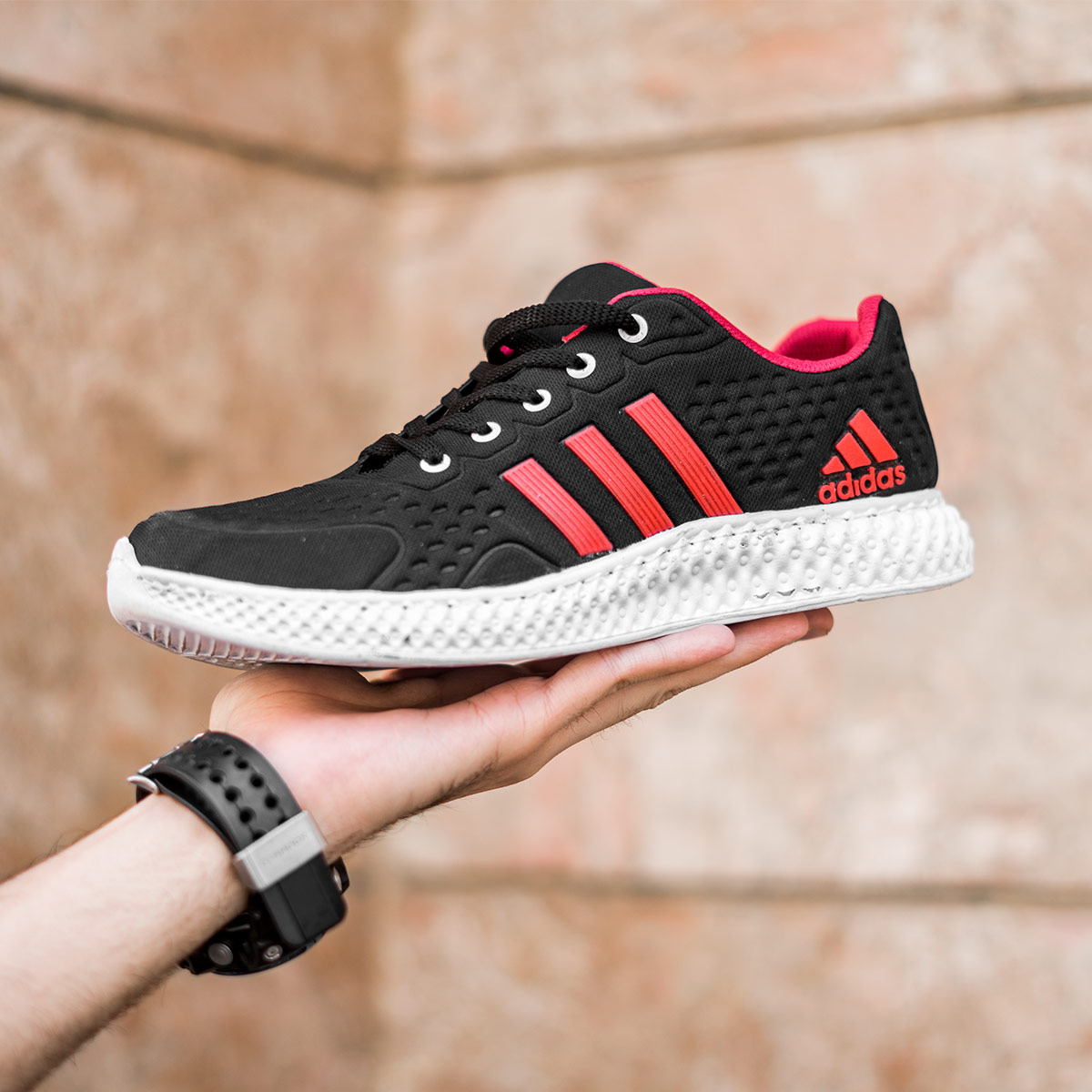 کفش ورزشی Adidas مردانه مشکی قرمز مدل Sisam(T)