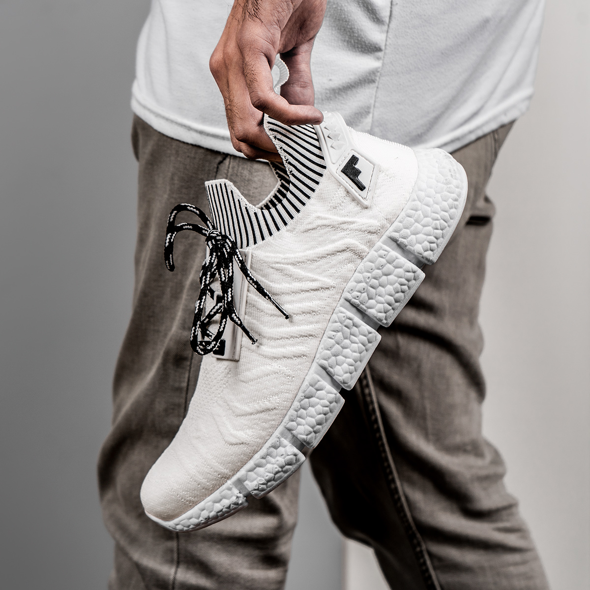 کفش ورزشی مردانه سفیدمدل zebra